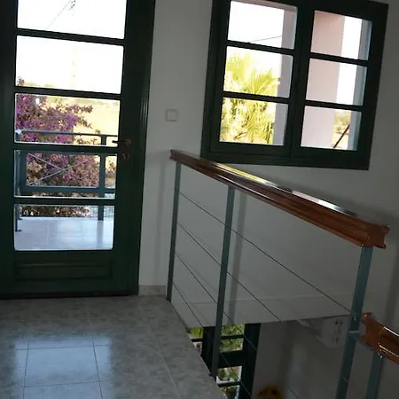 בית הארחה Rena's House 3*