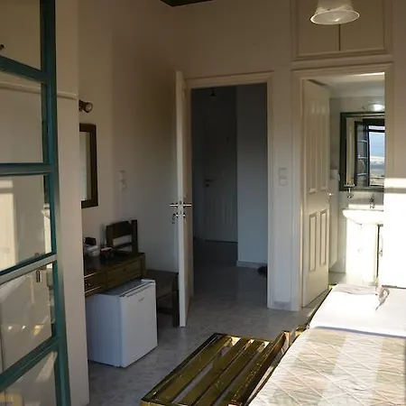 Rena's House בית הארחה 3*