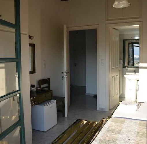 Rena's House Pensionat 3*